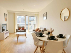 Apartment-Newham-Sleeps2-Balcony-89WS